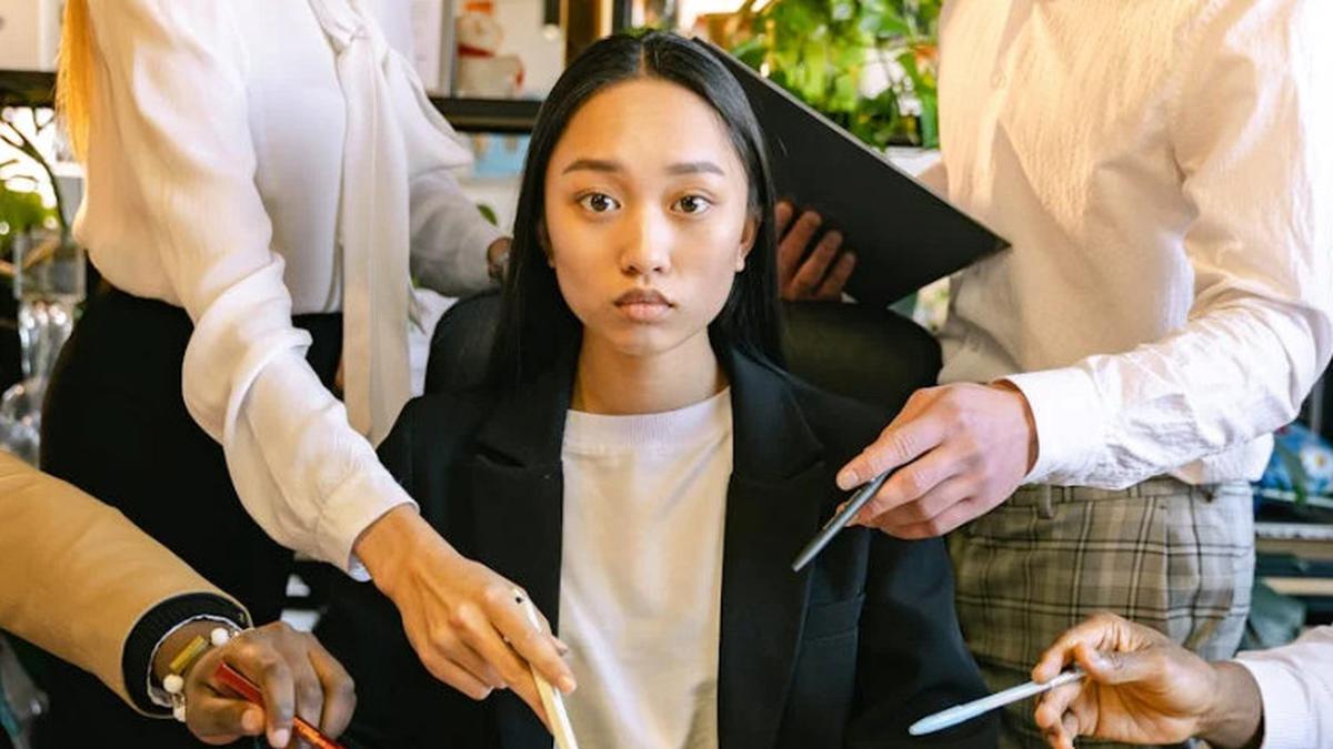 Serba Terjepit dengan Segudang Tuntutan Tanggung Jawab, Kenali Kisruh Sandwich Generation