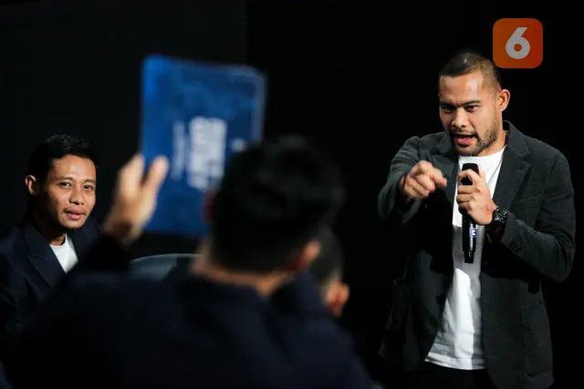 Pemain BRI Liga 1, Andritany Ardhiyasa saat mengikuti games dalam acara Meet & Greet Pemain BRI Liga 1 yang berlangsung di Cinepolis, Senayan Park, Jakarta, Sabtu (13/07/2024). (Bola.com/Bagaskara Lazuardi)
