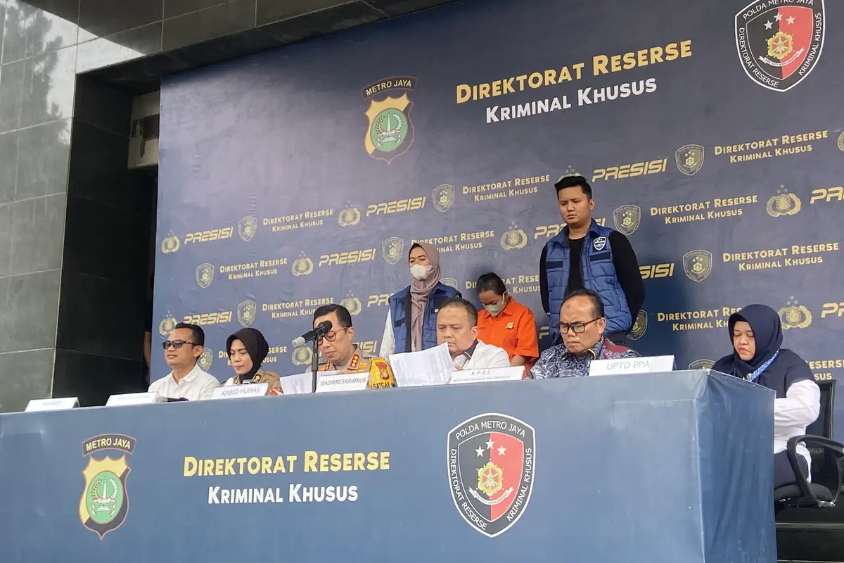 Polda Metro Jaya melalui Direktorat Kriminal Khusus (Ditkrimsus) mengungkap kasus perbuatan asusila terhadap anak (4) yang dilakukan oleh ibu kandungnya sendiri di wilayah Tangerang Selatan (Tangsel).