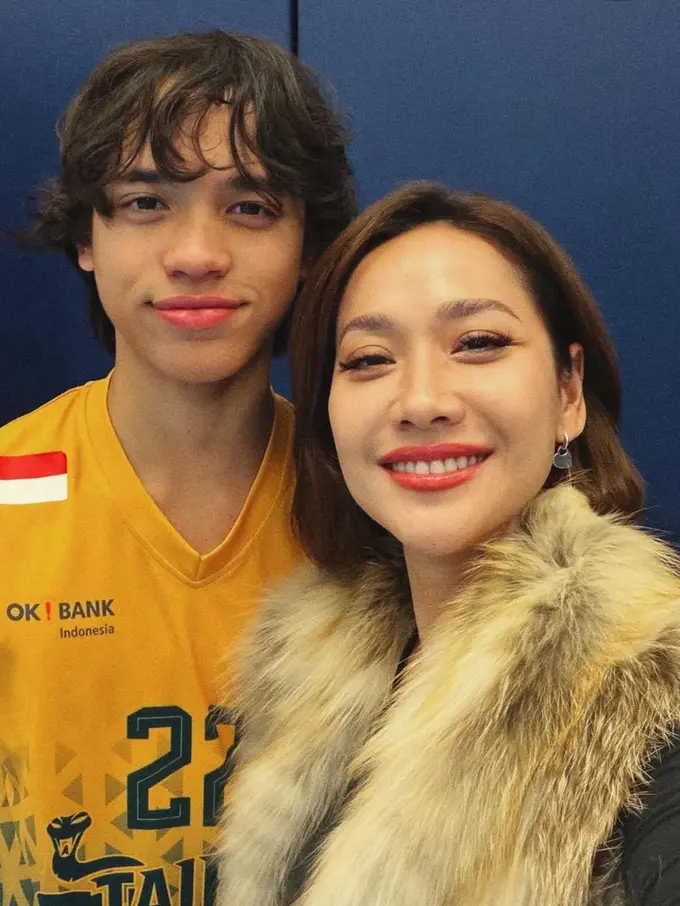 Bunga Citra Lestari Hadir di Pertandingan Basket Noah di Hong Kong.[@itsmebcl]