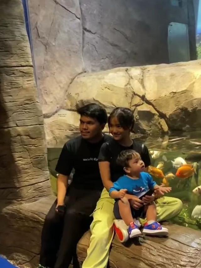 Seru Lihat Ikan, Ini 6 Momen Fuji Bersama Gala Sky Jalan-Jalan