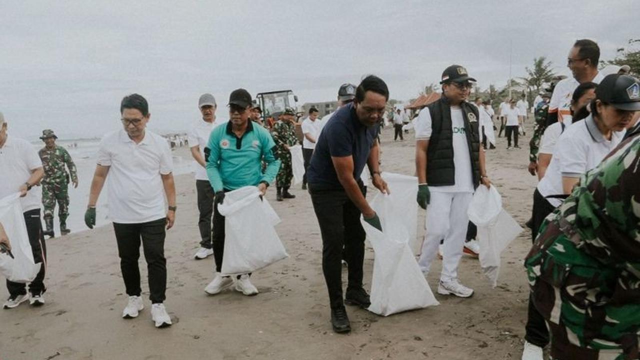 Pemkab Badung Perkuat Komitmen Jaga Kebersihan Lingkungan Pesisir Badung Demi Pariwisata
