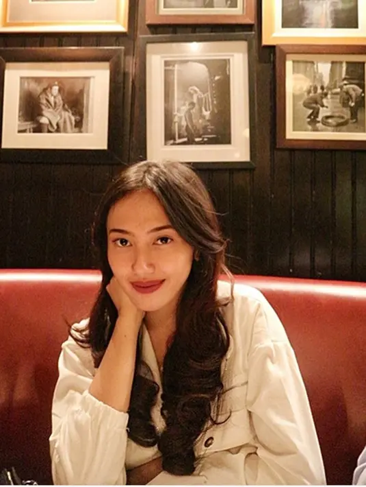 "Papa sudah aku kasih tahu. Dan Papa menangis sih," kata Suci Patia di Pengadilan Negeri Jakarta Selatan, Selasa (10/10/2017) dilansir dari Liputan6. (Instagram/suci.patia)