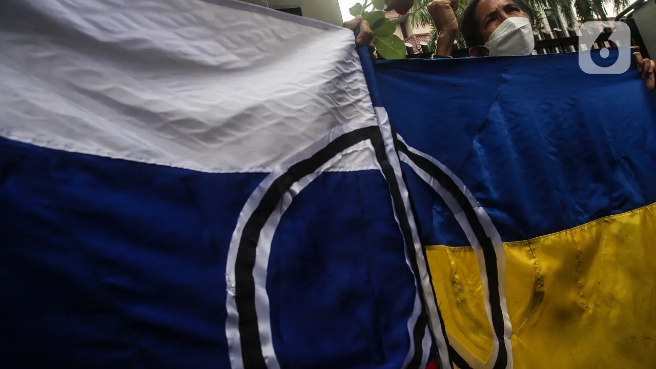 Aksi Solidaritas untuk Rakyat Ukraina di Depan Kedubes Rusia