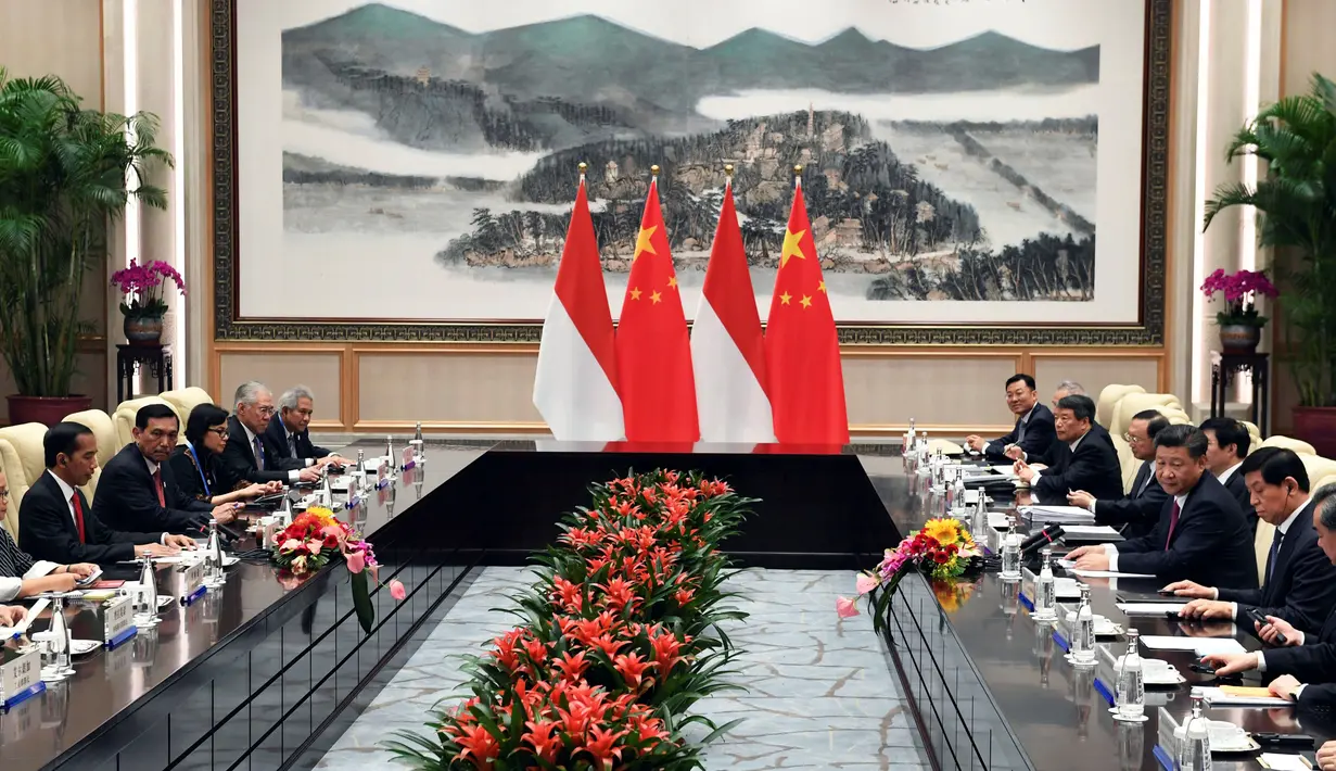Rombongan Presiden Joko Widodo diterima oleh Presiden Tiongkok Xi Jin-ping di Hangzhou, Tiongkok, Jumat (2/9). Kunjungan Jokowi untuk menghadiri KTT G20. (REUTERS / Minoru Iwasaki)