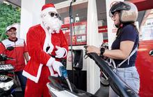 Sinterklas Hadir di SPBU Pertamina Manado, Beri Kejutan Natal Penuh Makna