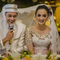 Andrew Andika bersama sang istri. (Instagram/andrewandika)