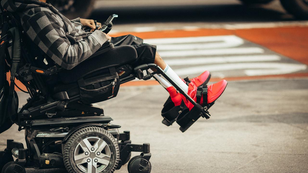 ilustrasi alat bantu disabilitas