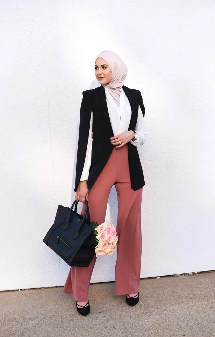 Padu padan busana hijab dengan blazer untuk ke kantor. (sumber foto: pinterest)