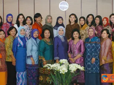 Citizen6, Jakarta: Usai acara pengarahan, diadakan foto bersama dengan Ketua Umum IKKT Pragati Wira Anggini (PWA), Ibu Tetty Agus Suhartono dan 47 orang istri Athan di Wisma Yani Jakarta. (Pengirim: Badarudin Bakri).