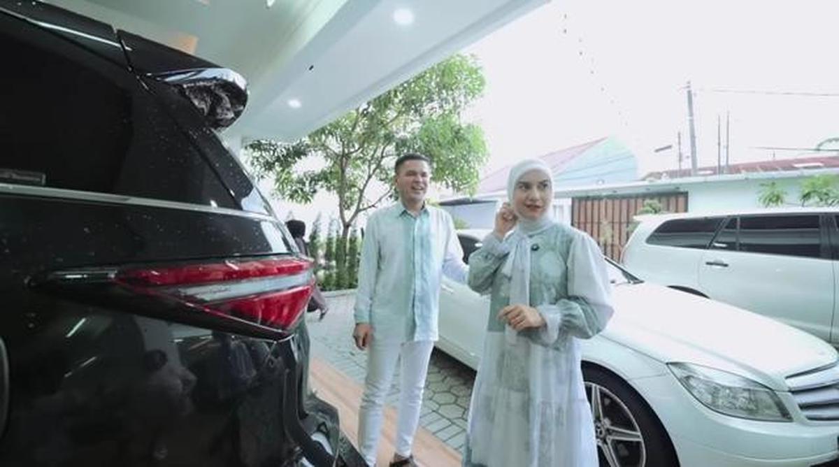 14 Potret Halaman Rumah Irish Bella dan Haldy Sabri, Estetik Bak Resort Pribadi