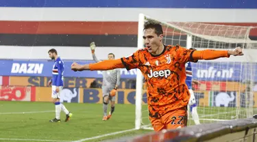 Pemain Juventus Federico Chiesa melakukan selebrasi usai mencetak gol ke gawang Sampdoria pada pertandingan Serie A Liga Italia di Stadion Luigi Ferraris, Genoa, Italia, Sabtu (30/1/2021). Juventus sukses mengalahkan tuan rumah Sampdoria 2-0. (Tano Pecoraro/LaPresse via AP)