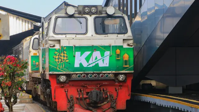 PT Kereta Api Indonesia (persero) atau KAI menghadirkan sejumlah ornamen menyambut Ramadhan