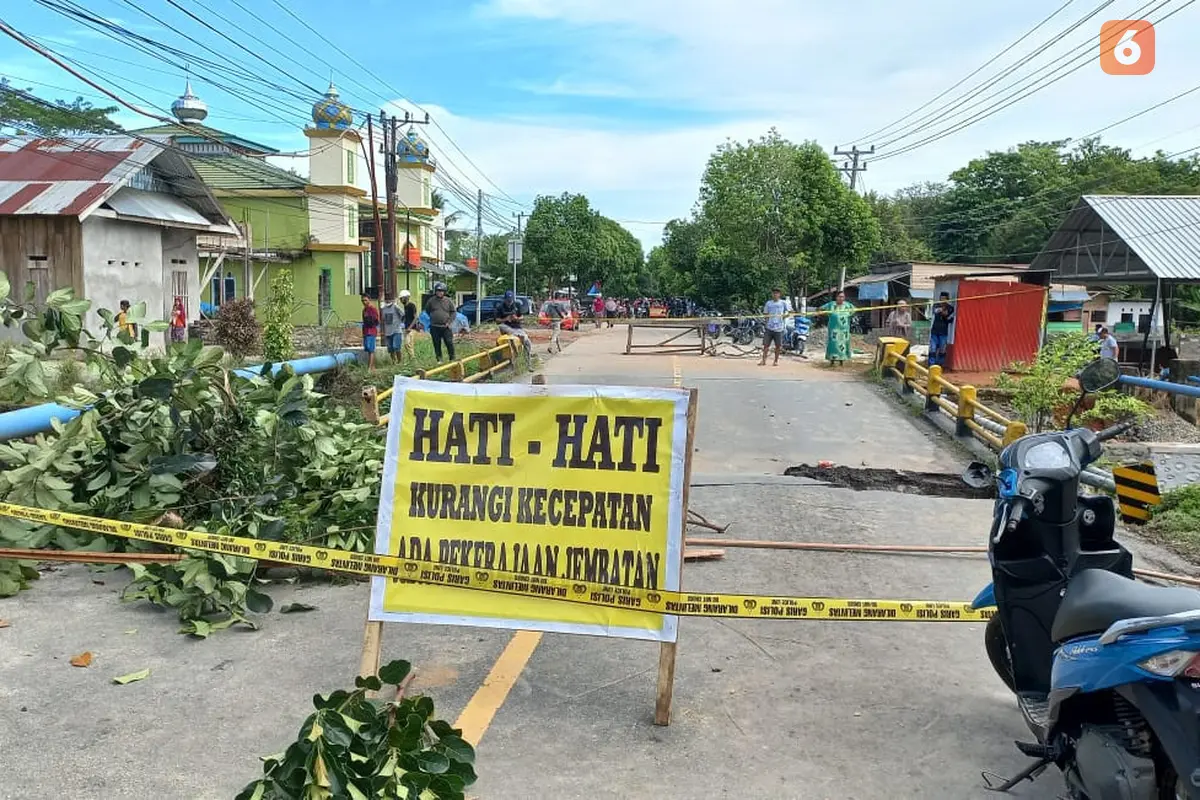Jembatan Rampoang putus, akses Jalur Trans Sulawesi lumpuh total (Liputan6.com/Fauzan)