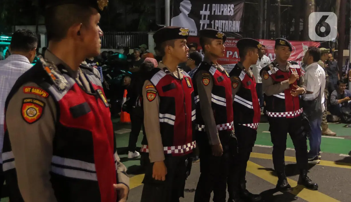 Akses Jalan Imam Bonjol ditutup di kedua arah. (Liputan6.com/Angga Yuniar)