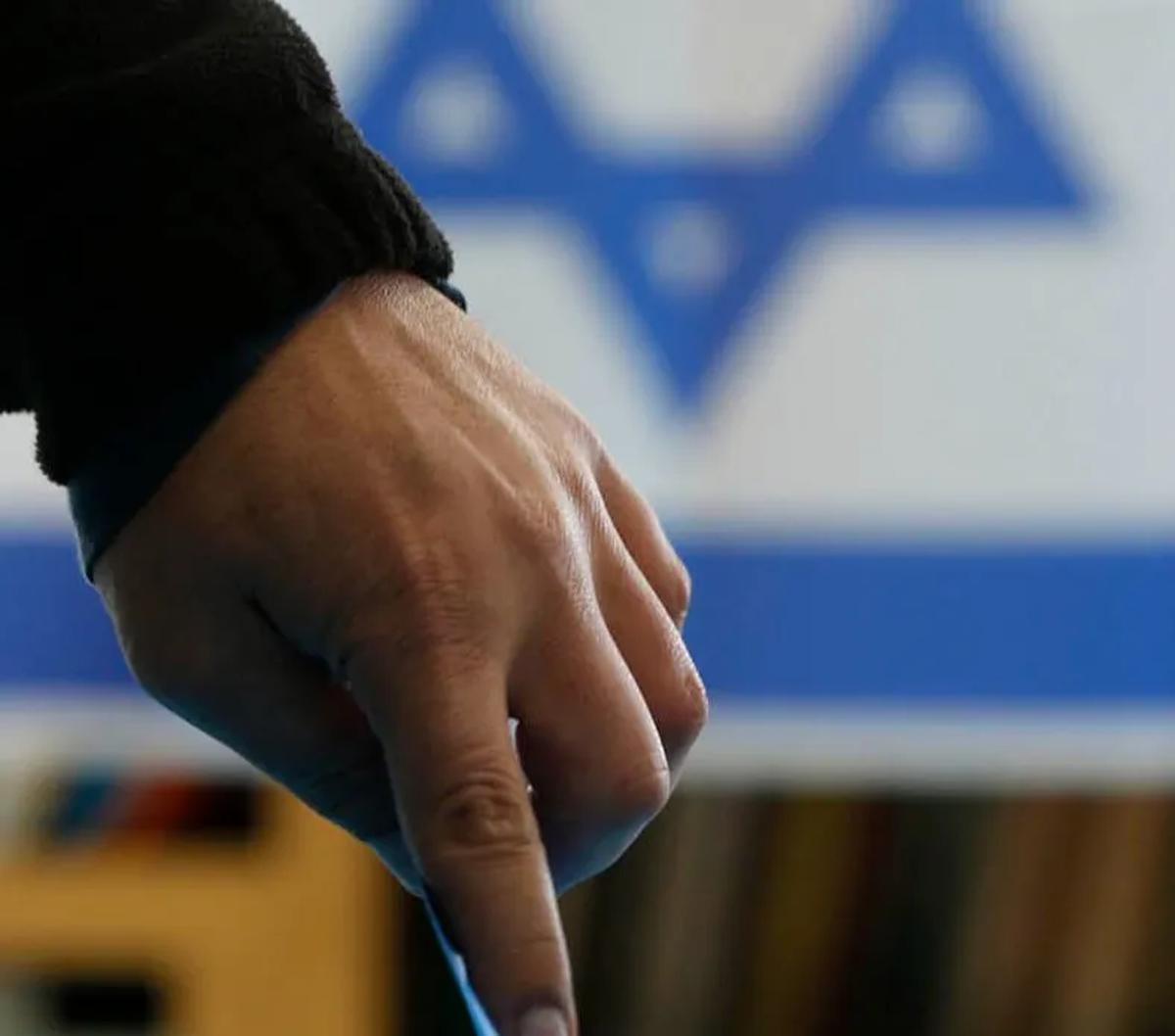 Israel juga akan segera memberi izin masuk bagi beberapa pekerja Palestina dari Tepi Barat yang akan menduduki sektor konstruksi dan pertanian.