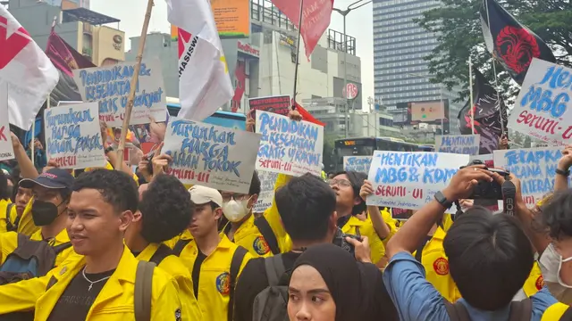 Massa BEM UI Tertahan di UoB, Bawa 8 Tuntutan
