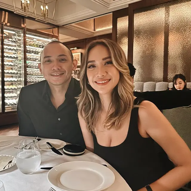 6 Potret Dinner Romantis BCL dan Tiko Aryawardhana Selama Setahun hingga Anniversary