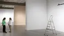 Belum lama ini, museum itu harus menyembunyikan lebih banyak karya seni karena mengkhawatirkan serangan pembalasan Iran. (Oren ZIV / AFP)