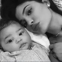 Kylie Jenner dan Travis Scott tengah berlibur di Brazil. (instagram/kyliejenner)