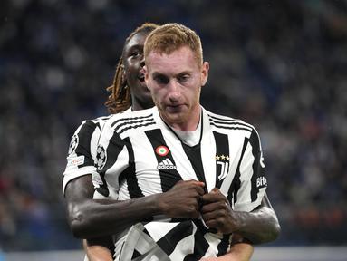 Penyerang Juventus, Dejan Kulusevski berselebrasi usai mencetak gol ke gawang Zenit St. Petersburg pada pertandingan Grup H Liga Champions di Gazprom Arena di St.Petersburg, Rusia, Kamis (21/10/2021). Juventus menang atas Zenit St. Petersburg 1-0. (AP Photo/Dmitry Lovetsky)
