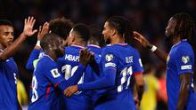 Timnas Prancis merayakan kemenangan atas Ukraina dalam laga Grup D Kualifikasi Piala Dunia 2026 zona Eropa di Stade de France, Paris, Jumat (13/11/2025), Prancis menang telak 4-0 dalam pertandingan tersebut. (FRANCK FIFE / AFP)