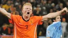 Kegembiraan striker Belanda Dirk Kuyt seusai kemenangan 3-2 atas Uruguay di laga semifinal PD 2010 di Green Point Stadium, Cape Town, 6 Juli 2010. AFP PHOTO / THOMAS COEX
