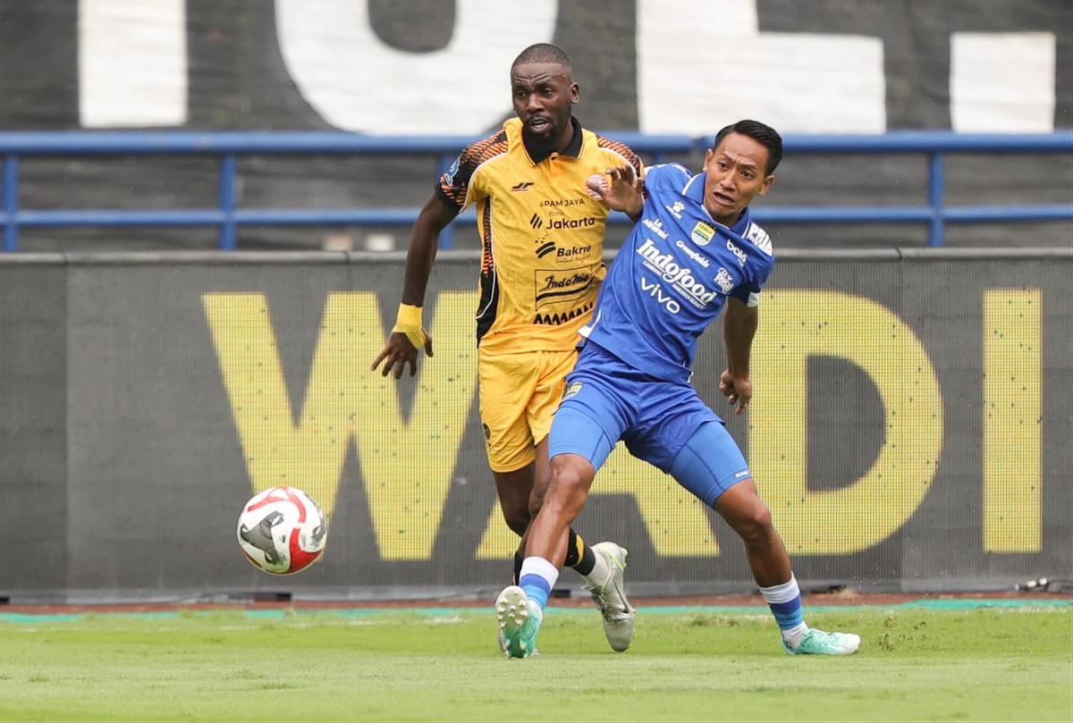 FOTO: Persib Tundukkan Persija dan Rebut Puncak Klasemen