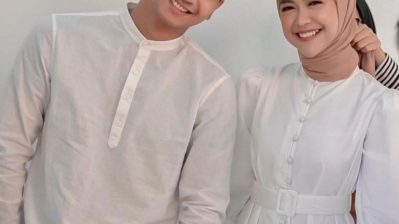 Pesona Anggun Ria Ricis dengan Gaun Ungu Muda di Momen Lamaran