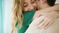 Bagi pria, ternyata ada yang lebih membahagiakan daripada kalimat 'I Love You'. Sumber: Womansday.com.