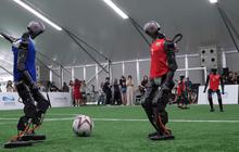 FOTO: Aksi Seru Robot Humanoid Main Bola Jelang World Humanoid Robot Games 2025