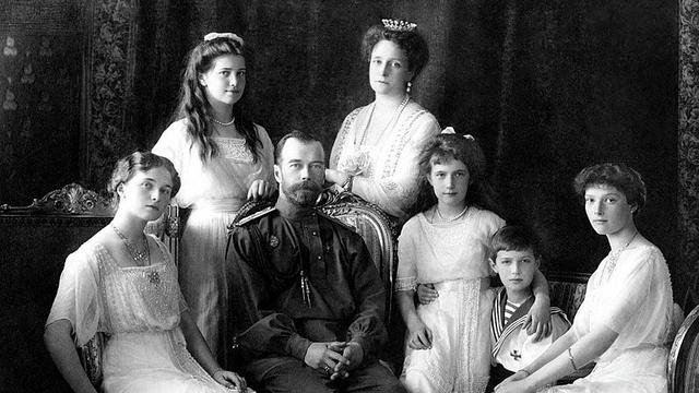 Tsar Nicholas II bersama keluarga tahun 1913 (Wikipedia/Public Domain)