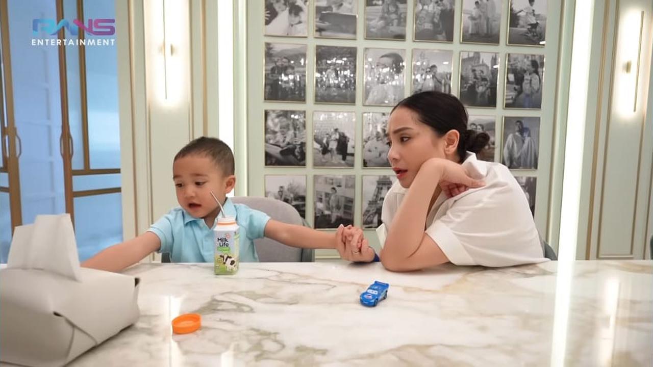 Nagita Slavina Korek Alasan Rayyanza Menangis Karena Anak Fitri Tropica di Sekolah