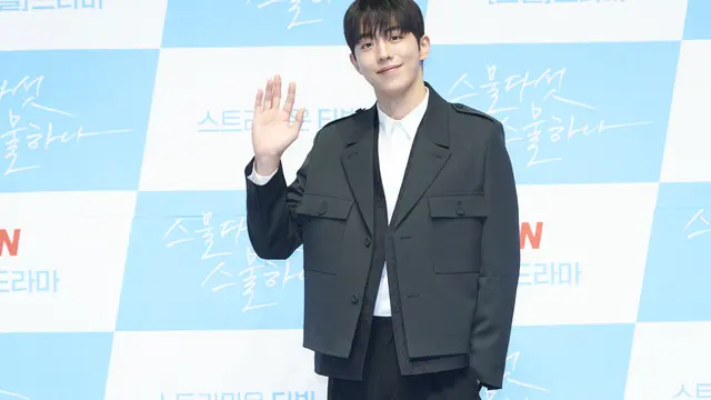 Nam Joo Hyuk dalam konferensi pers Twenty Five Twenty One. (Netflix)