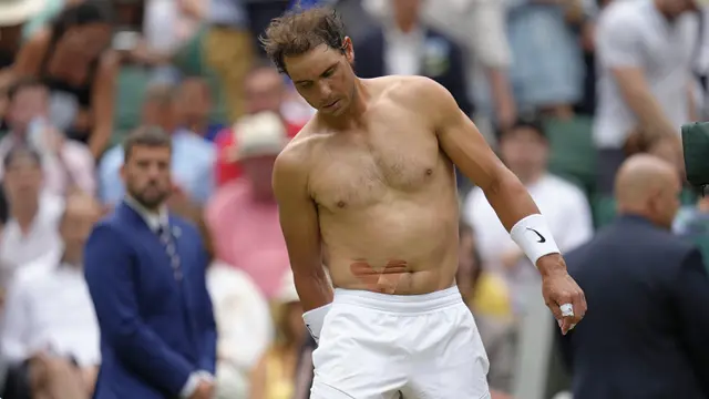 Foto: Alami Sobek Otot Perut, Rafael Nadal Mundur jelang Laga Semifinal Wimbledon 2022
