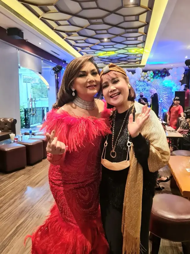 Pesta ulang tahun ke-58 Nia Daniaty (Foto: Instagram/@azisismi)