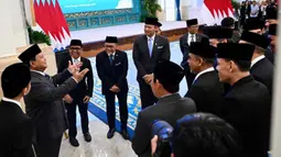 Lima kementerian tersebut, yakni Kementerian Koordinator Bidang Politik dan Keamanan yang dipimpin oleh Budi Gunawan, Kementerian Keuangan yang dipimpin oleh Sri Mulyani, serta Kementerian Perlindungan Pekerja Migran Indonesia yang dipimpin oleh Abdul Kadir Kading. Lalu, Kementerian Koperasi yang dipimpin oleh Budi Arie Setiadi, serta Kementerian Pemuda dan Olahraga yang dipimpin oleh Dito Ariotedjo. (Foto: Biro Pers Istana Kepresidenan)