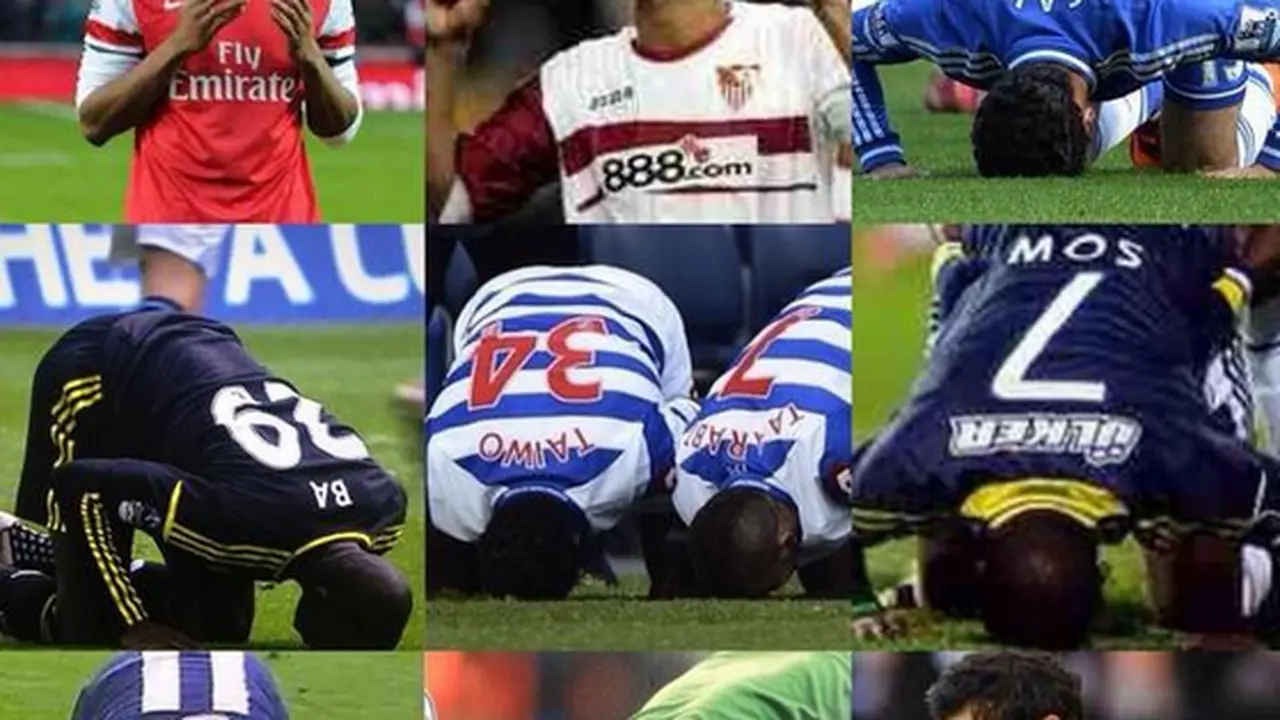 Pemain Muslim Sujud