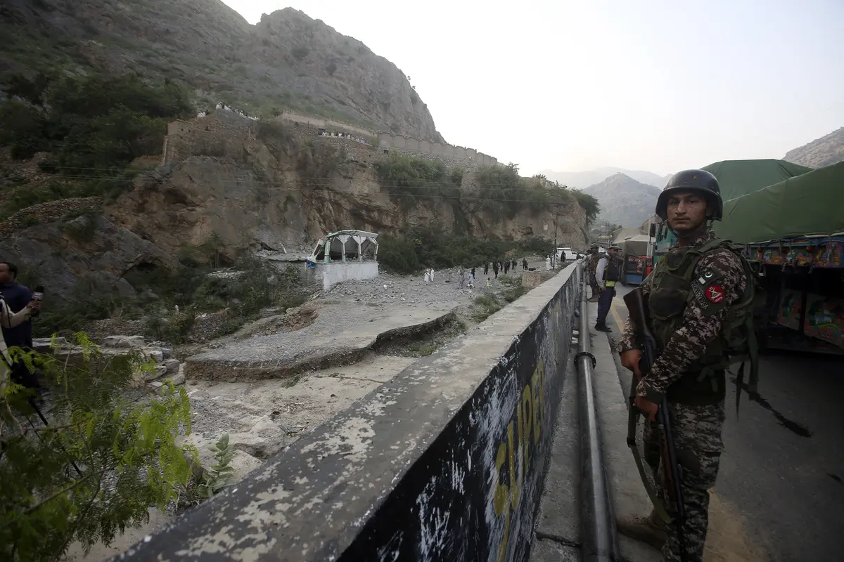 Bom Bunuh Diri di Pakistan