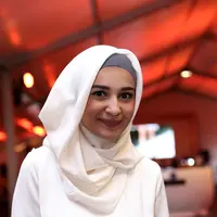 Shireen Sungkar tidak sendiri dalam menampilkan karyanya di ajang Jakarta Fashion Week 2016. Bersama dua hijabers cantik lainnya, Zaskia Adya Mecca dan Zaskia Sungkar, mereka melakukan kolaborasi. (Andy Masela/Bintang.com)