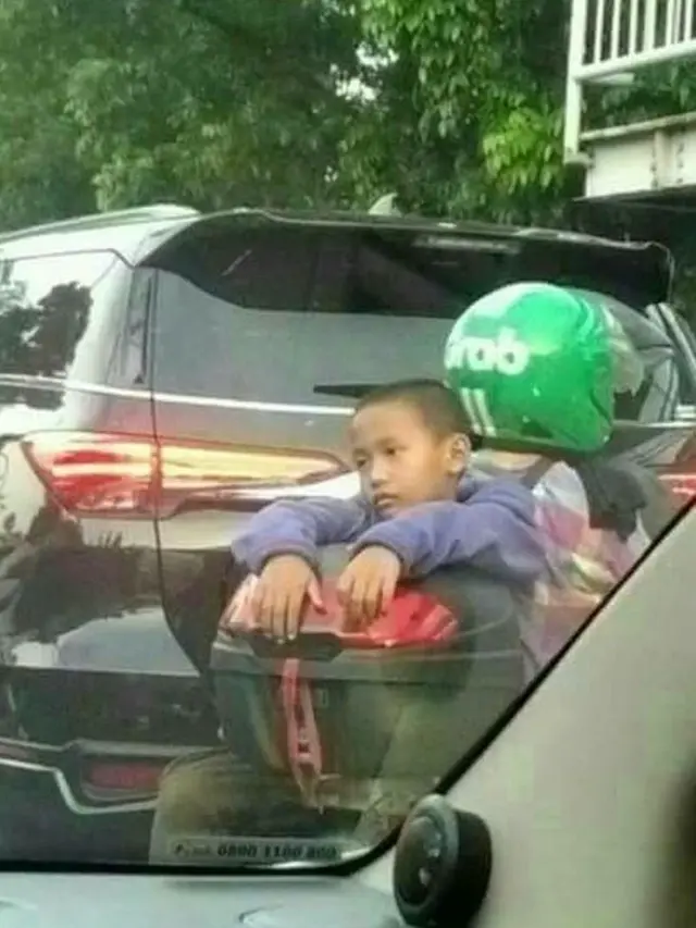 7 Momen Ngakak Penumpang Maksa Naik Ojek Online