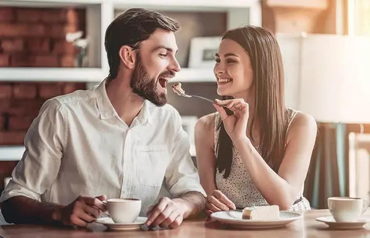 5 Sikap Perempuan Penyayang yang Membuat Pria Terpesona