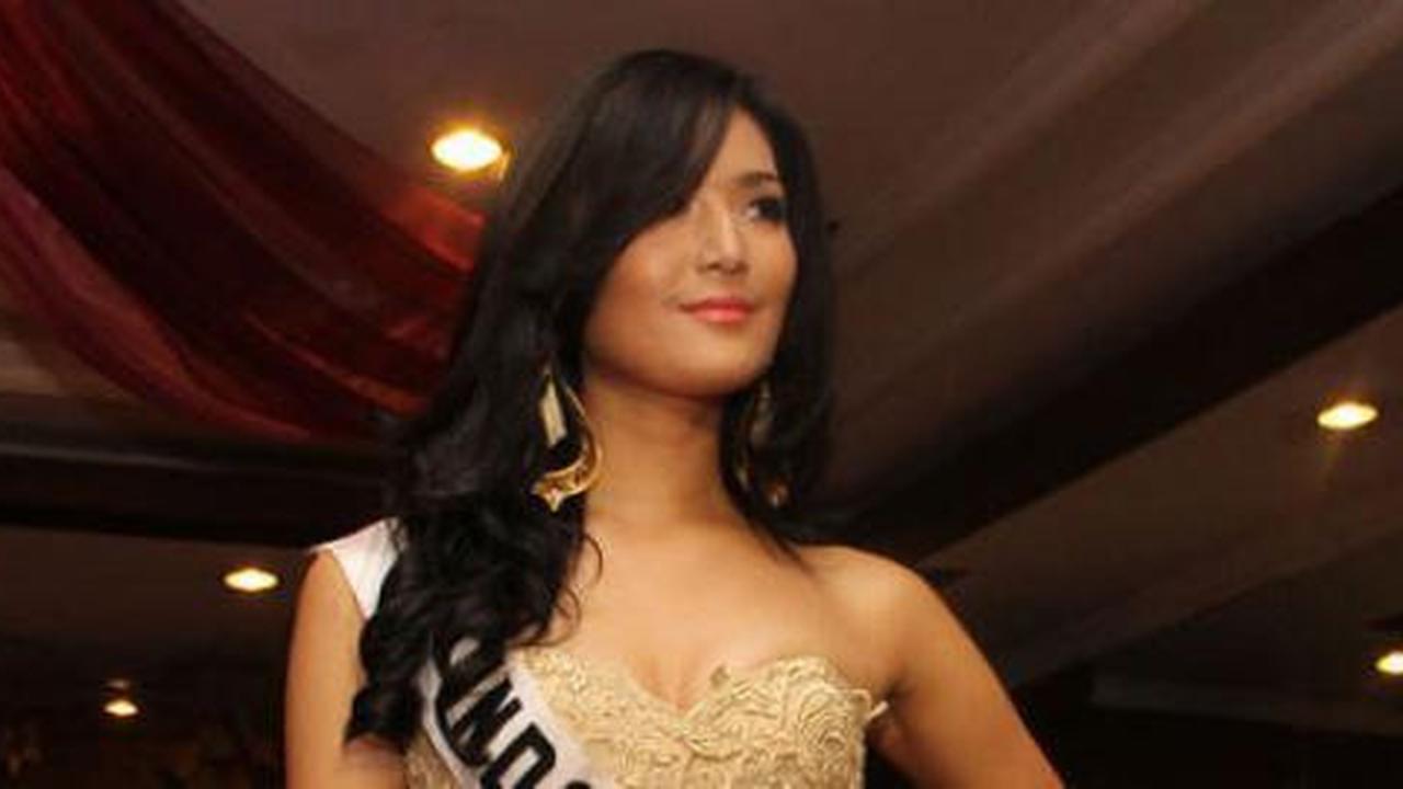 Maria Selena pakai burung Garuda di Miss Universe 2012