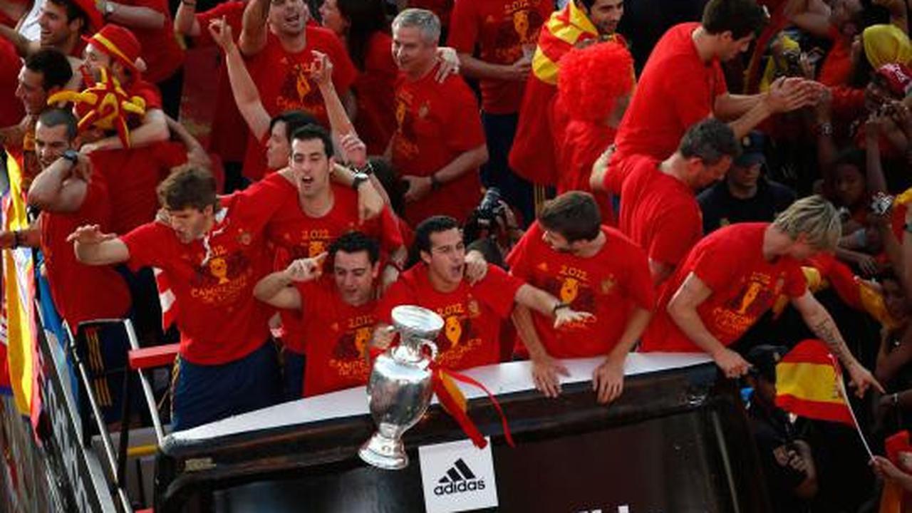 Ribuan warga Spanyol di Madrid sambut trofi Euro 2012