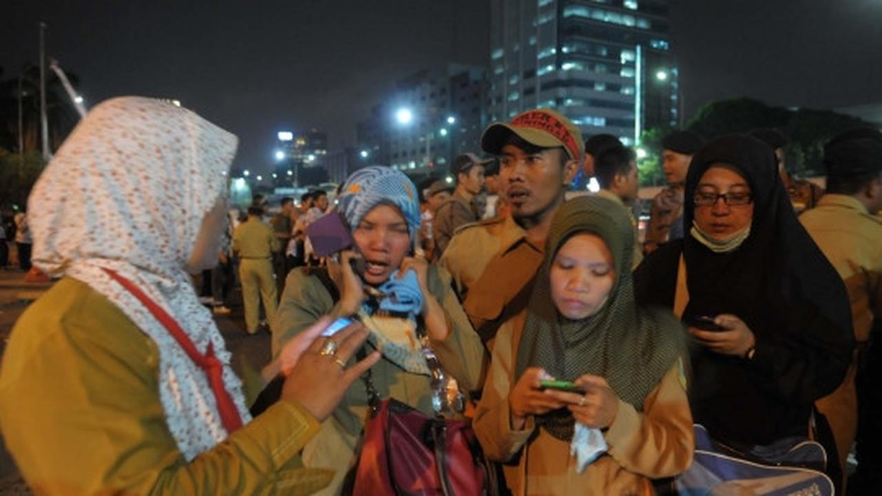 Usai seharian demo, guru honorer bersorak gembira diangkat PNS