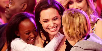 Angelina Jolie selalu memikirkan kebahagiaan anaknya meski memutuskan untuk berpisah dari Brad Pitt. (MEDIAPUNCH/REX/SHUTTERSTOCK/HollywoodLife)