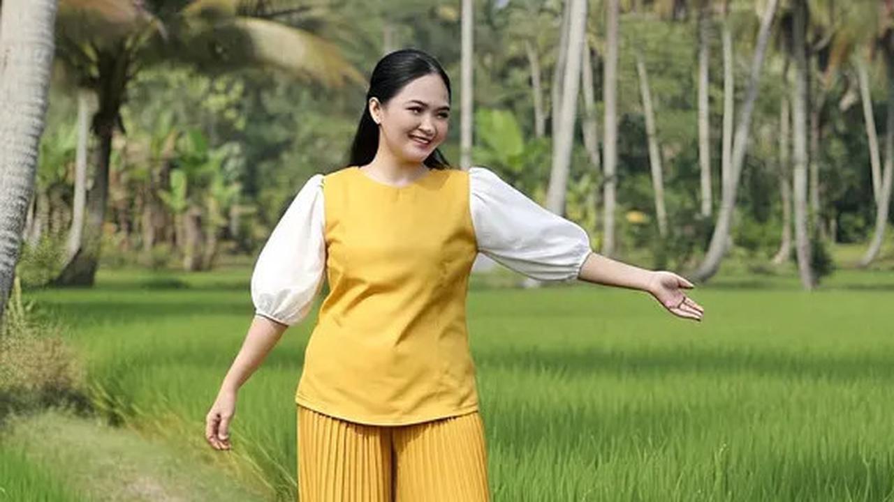 Inspirasi 11 Gaya Outfit Ibu-Ibu Kampung untuk Semua Kegiatan, Bikin Nyaman dan Cantik
