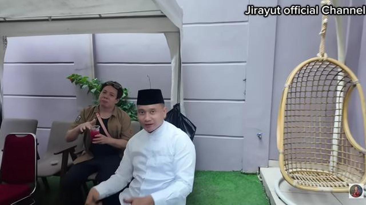 9 Potret Halaman Belakang Rumah Jirayut di Indonesia, Nyaman untuk Acara Keluarga