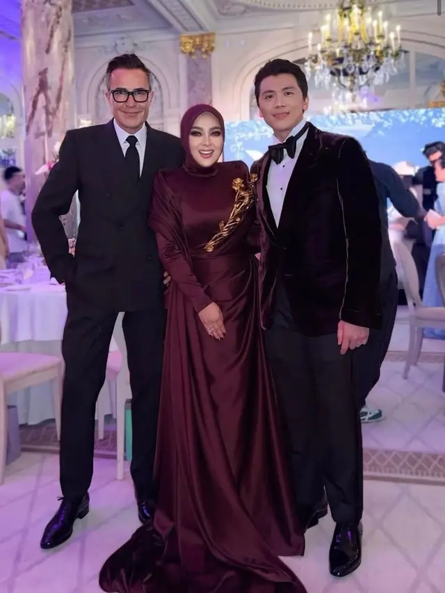 8 Potret Reino Barack Temani Syahrini di Cannes 2025