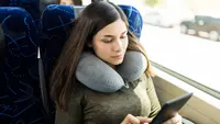 Leher Sering Kaku Setelah Perjalanan Jauh? Ini Rekomendasi Bantal Leher Travel yang Nyaman